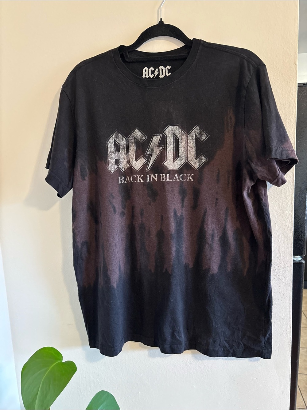 Y2K 🎸 AC/DC Black Tee with Purple-Brown Fade - Picture 4 of 8